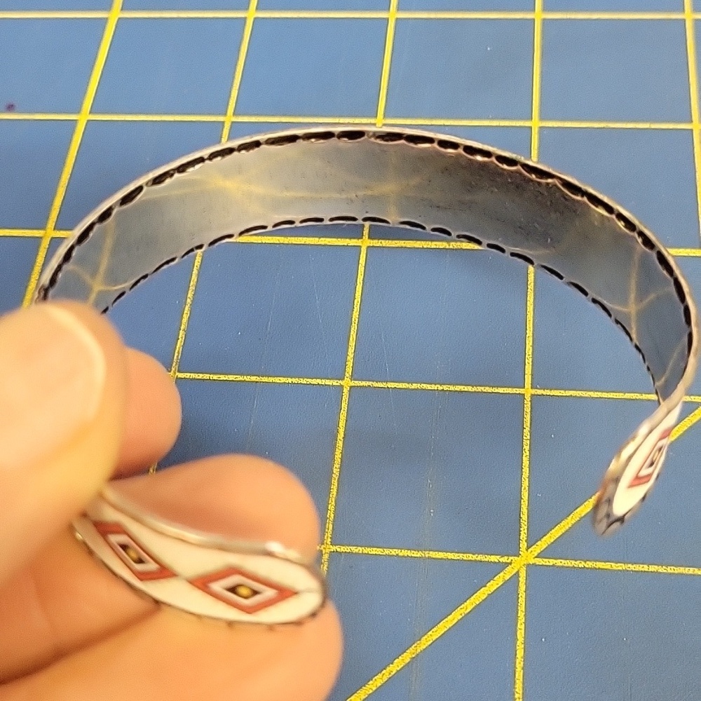 Western White Red Silver Tone Bracelet - Picture 3 of 5